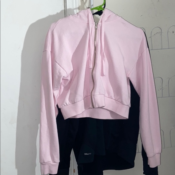 Sweaters - 🎡cropped zip up